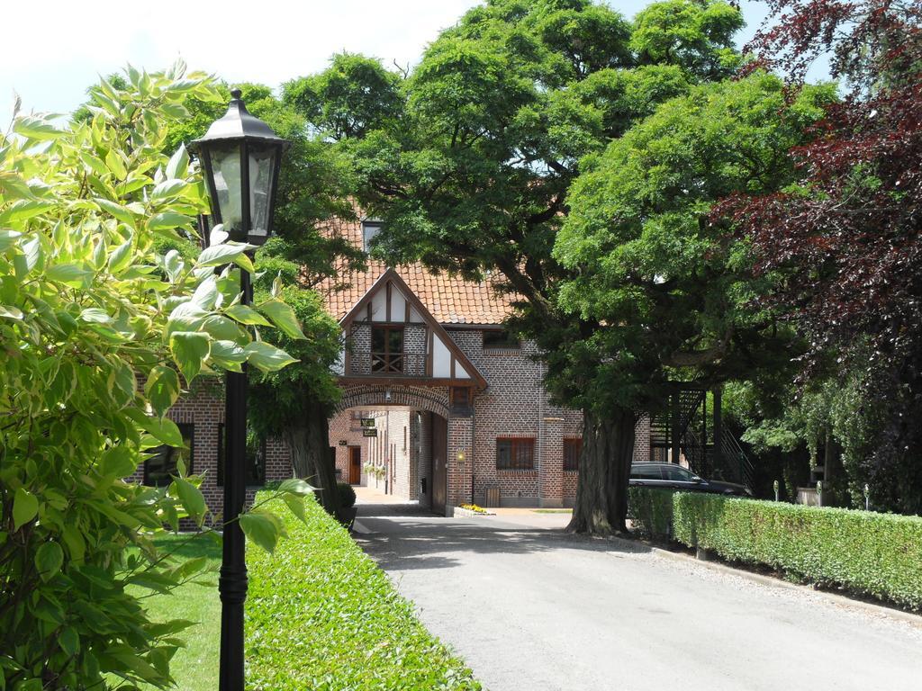 Hotel Le Domaine Des Cigognes Ennevelin Exterior foto